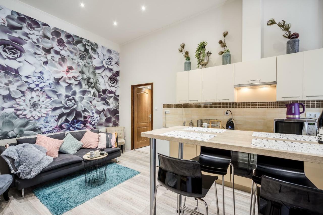 A9 Houseleek Astoria Apartment Budapest Exterior photo